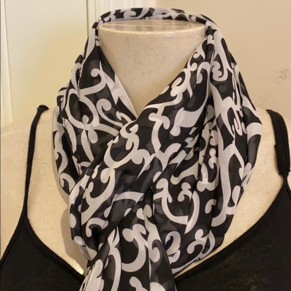 Black And White Thin Geometric Pattern Scarf - image 1